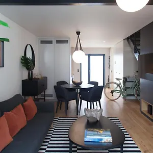 https://feels-like-home-intendente-elegant-mezzanine-with-balcony.hotels-lisbon-portugal.com